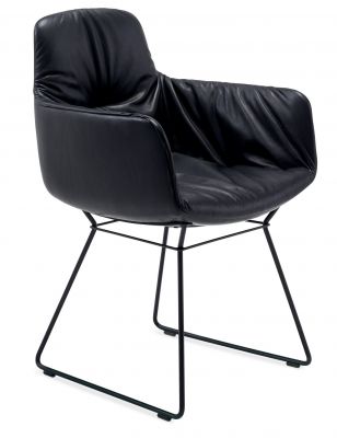 Leya chair armrest high Freifrau Manufaktur